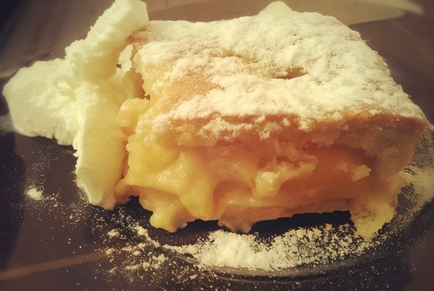 Пирог с персиками и пломбиром