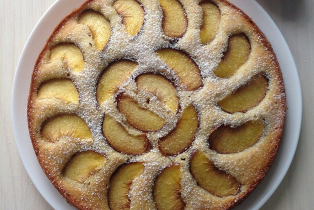 Пирог с персиками