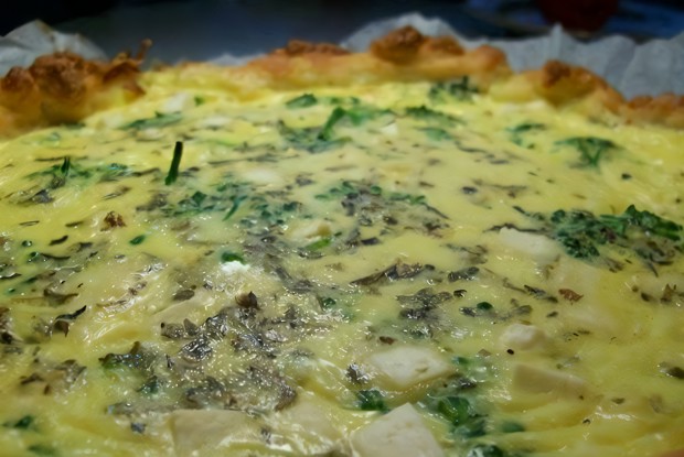 Пирог с травами, швейцарским сыром и фетой