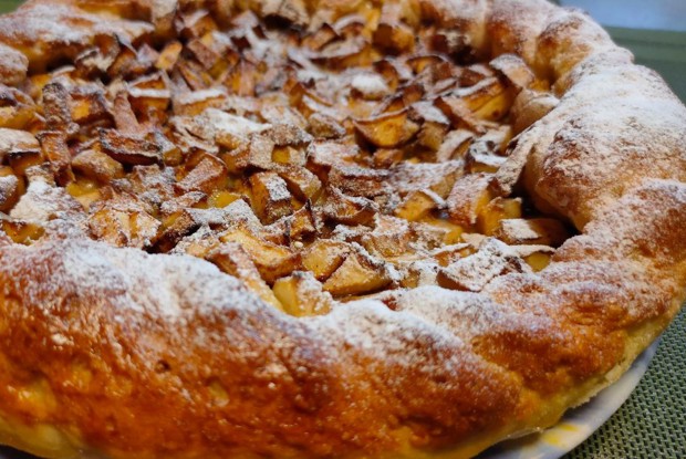 Пирог с яблоками и корицей на постном тесте