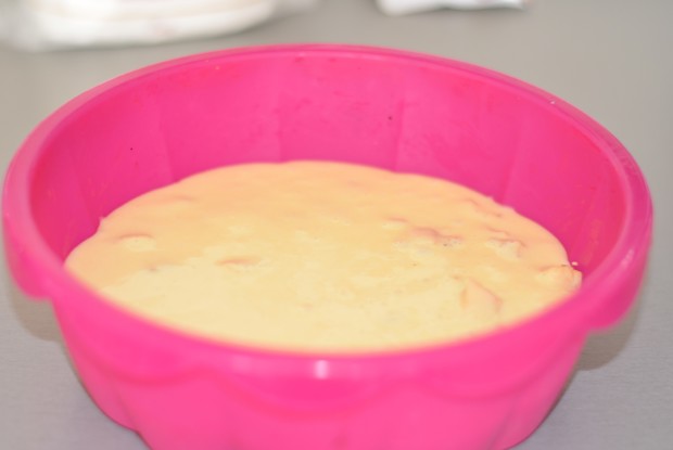 Пирог с яблоками и сгущенкой