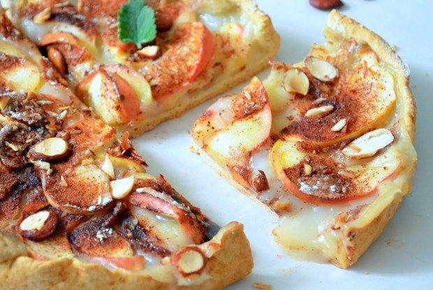 Пирог с яблоками и заварным кремом