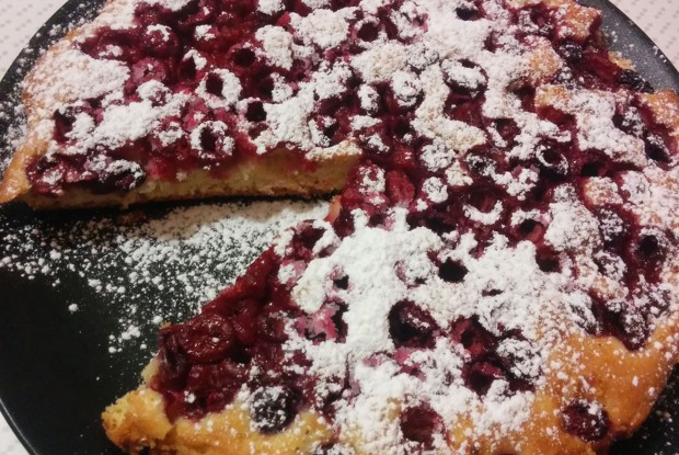 Пирог с замороженной вишней