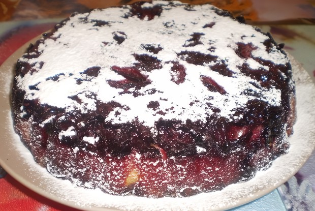 Пирог с жимолостью