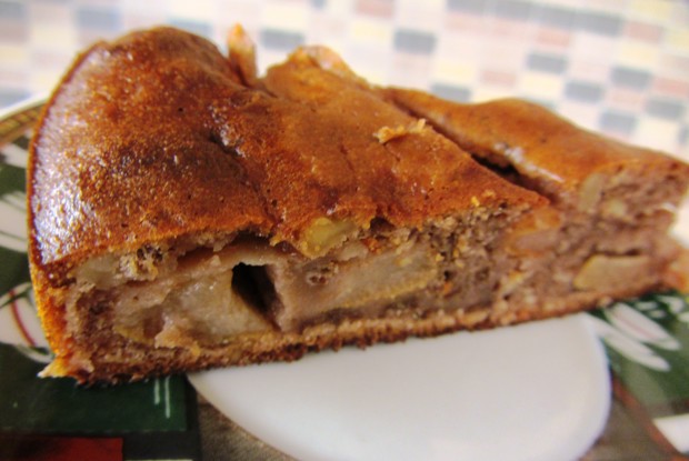 Пирог шоколадный с грушами