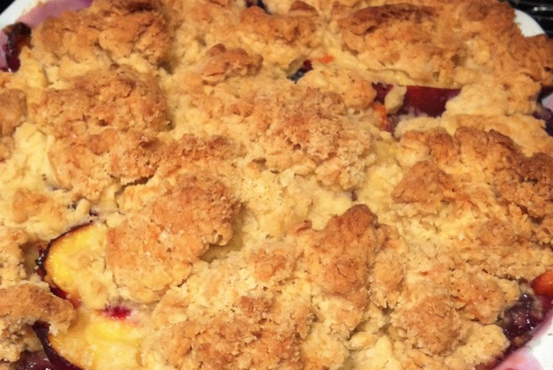 Пирог сливовый с миндалем