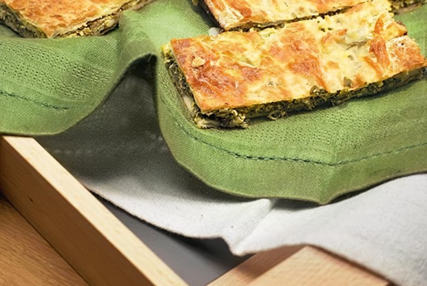 Пирог со шпинатом и зеленым луком