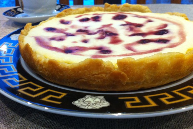 Пирог творожный с вишней