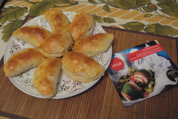 Пирожки из творожного теста с яблоками и сахаром