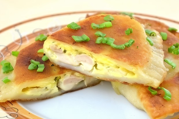 Пирожки с курицей и сыром