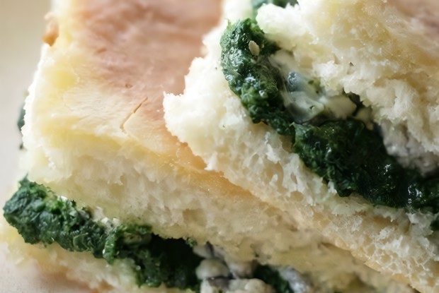 Пирожки со шпинатом и голубым сыром