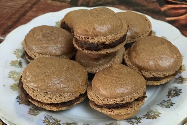 Пирожные макарон на миндальной муке