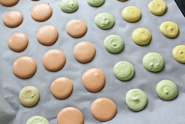 Пирожные макароны на итальянской меренге