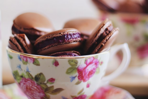 Пирожные макароны с шоколадом