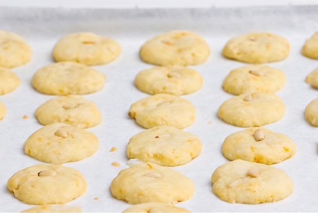 Пирожные с кедровыми орехами без сахара