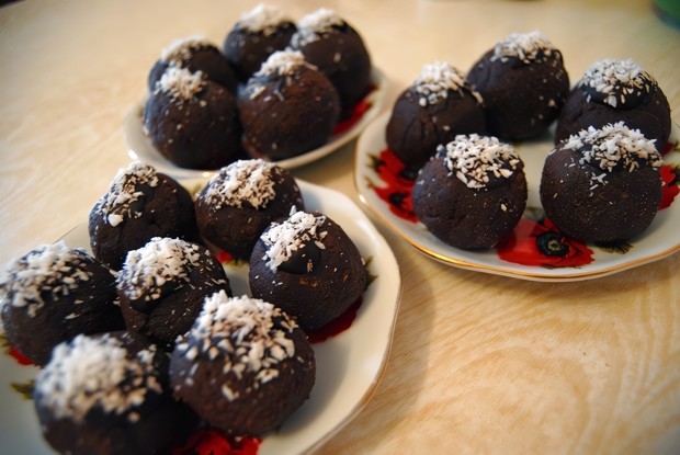 Пирожное «Картошка» из темного шоколада с добавлением коньяка