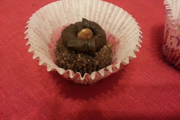 Пирожное «Картошка» с вишней и миндалем