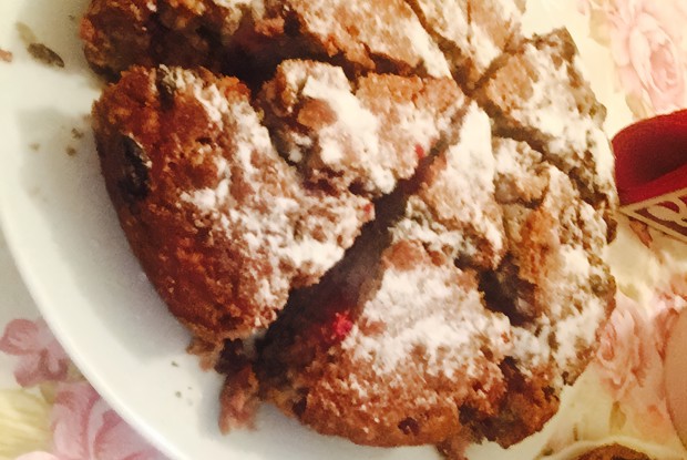 Пышный вишневый пирог на скорую руку