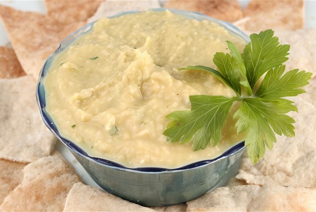 Пита с дипом из бобов