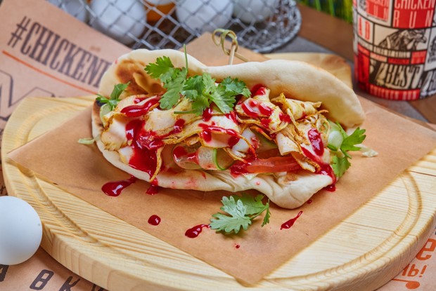 Пита с пастрами из курицы от Chicken Run