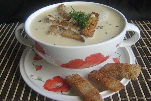 Пивной суп с тминно-чесночными сухариками