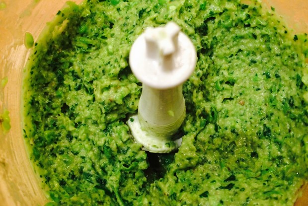 Пюре из горошка с авокадо