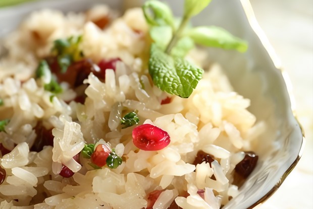 Плов с гранатом, сухофруктами и тимьяном