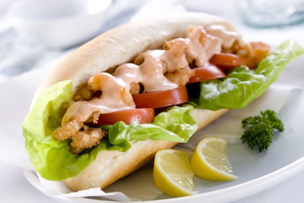 По-бой сэндвич с жареными креветками