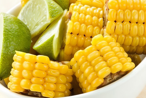 Початки кукурузы с лаймом и сливочным маслом