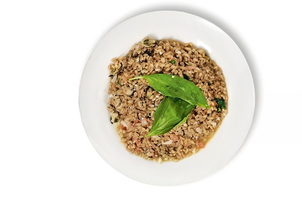 Полба с мидиями, помидорами и базиликом