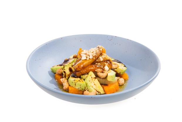 Полезный салат из авокадо, батата и болгарского перца