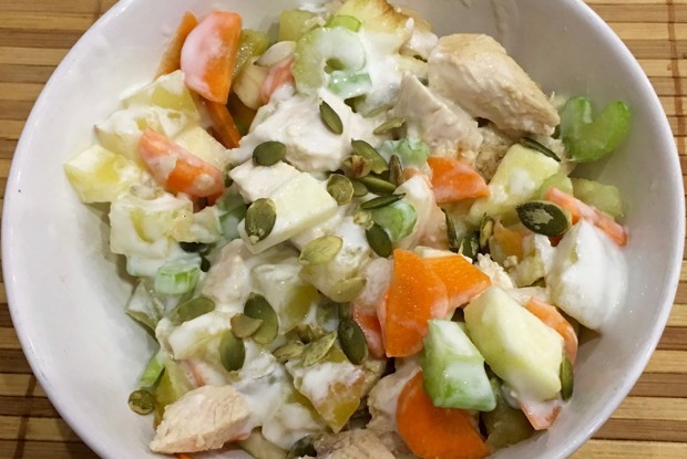 Полезный салат с курицей