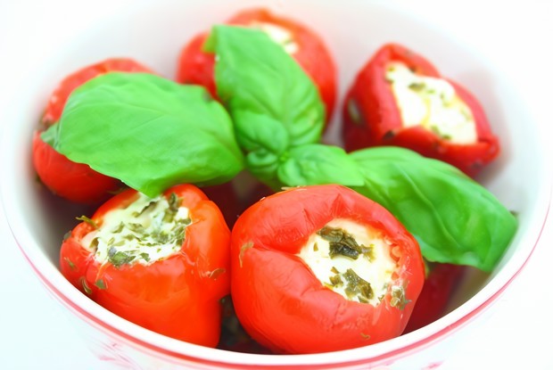 Помидоры фаршированные творогом и луком