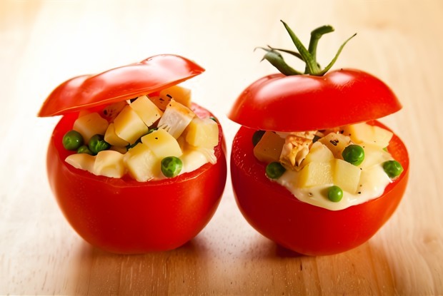 Помидоры с русским салатом