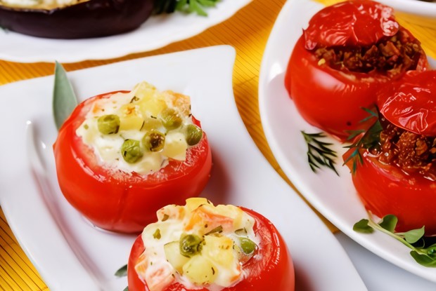 Помидоры с салатом