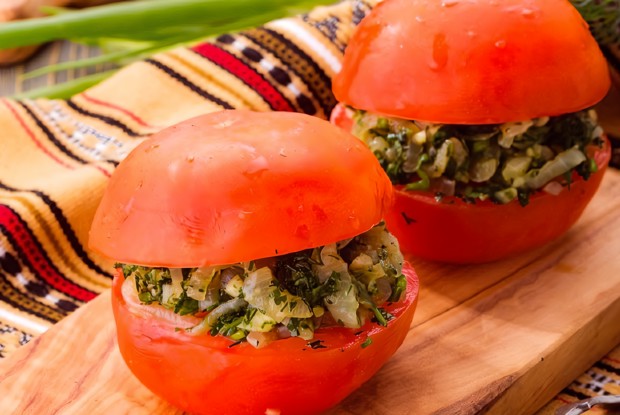 Помидоры соленые (быстрым способом)