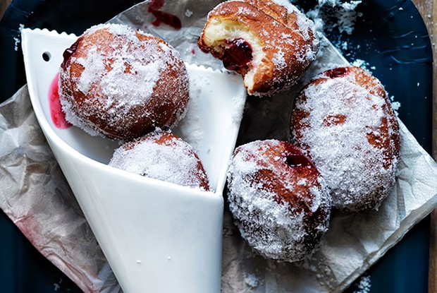 Пончики с малиновой начинкой