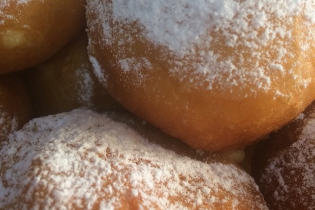 Пончики с заварным кремом