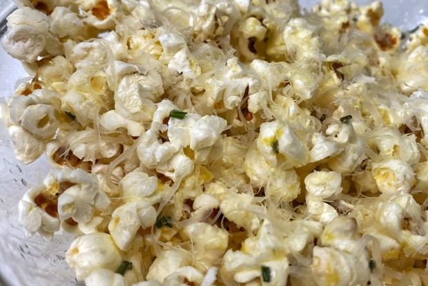 Попкорн с лимоном и розмарином