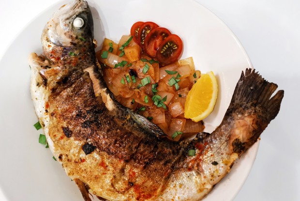 Порционная форель на сковороде