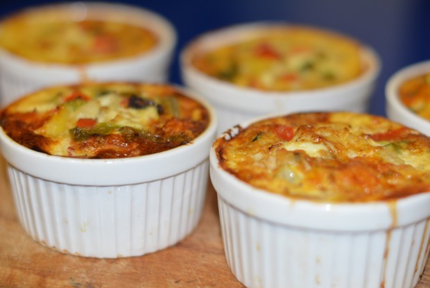 Порционные омлеты со свининой и овощами