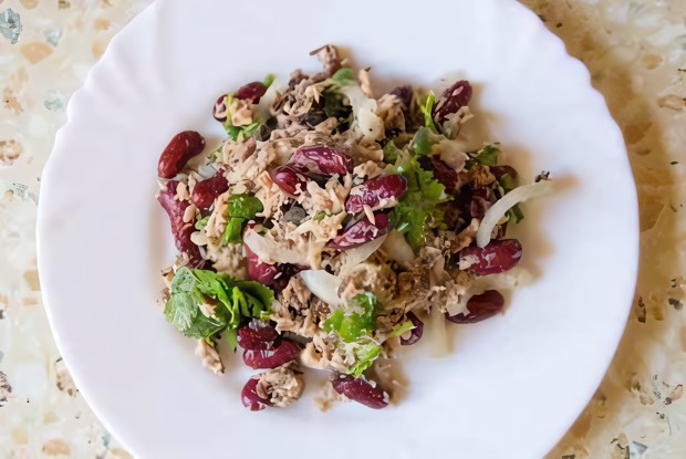 Португальский салат с тунцом