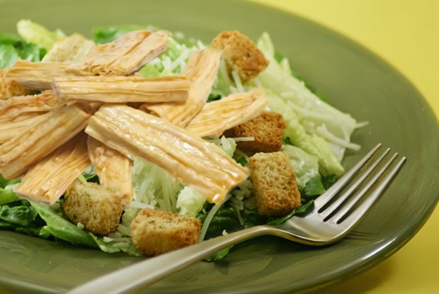 Постный «Цезарь» со спаржей