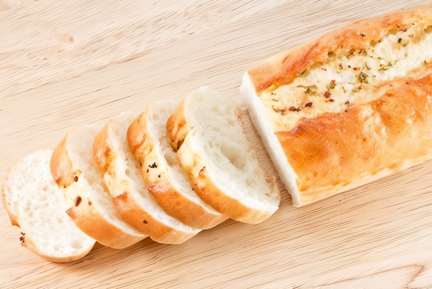 Постный хлеб из спельтовой муки с розмарином и зеленым перцем