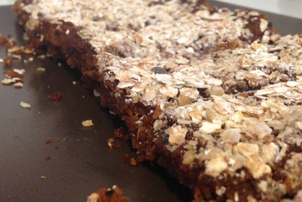 Постный кекс из гречневой муки с черносливом