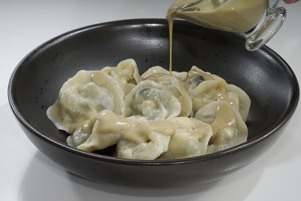 Постные пельмени с баклажаном и копченым тофу