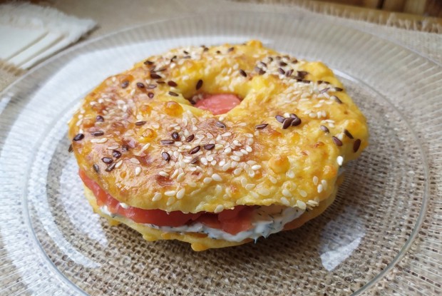 ПП-бейгл с красной рыбой и творожным сыром