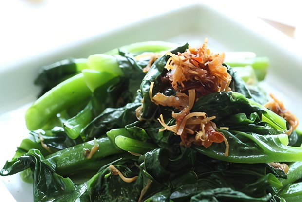 Припущенная черемша с лимонным соком