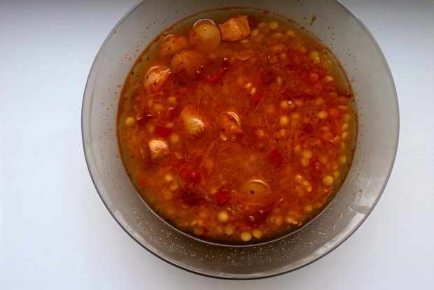 Пряный чечевичный суп с копчеными сосисками