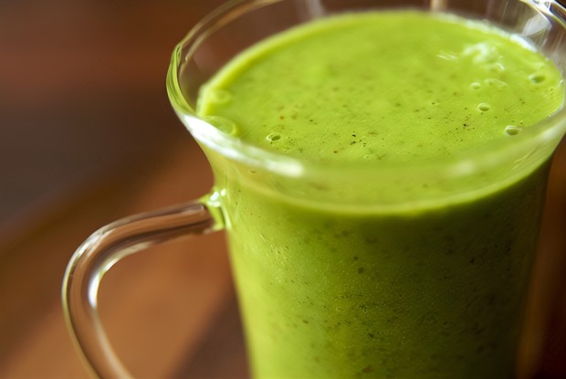 Пряный огуречный винегрет с травами и хреном